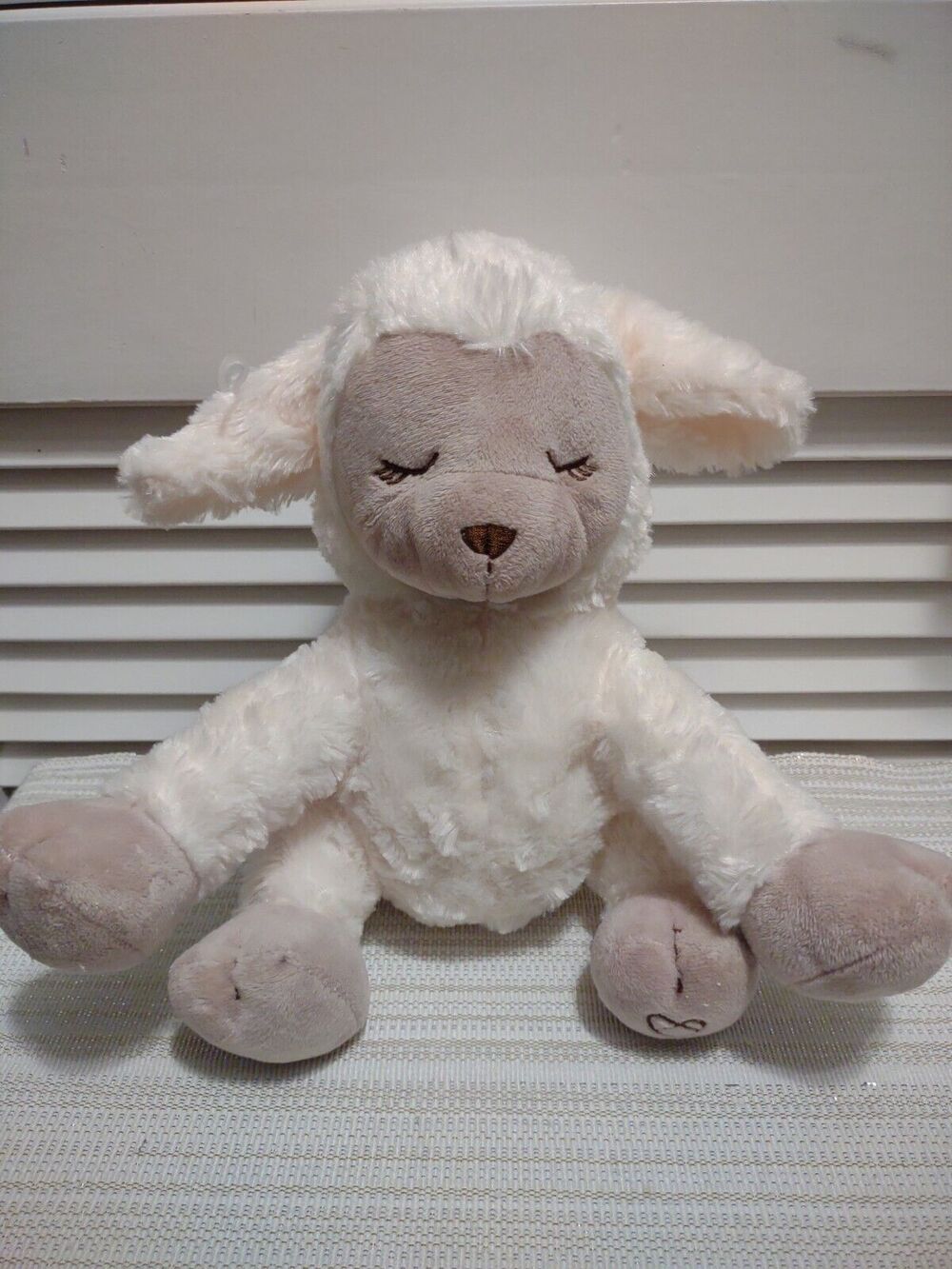 SwaddleMe Music Heartbeat Sound Machine Lamb Stuffed Plush Volume + Selection